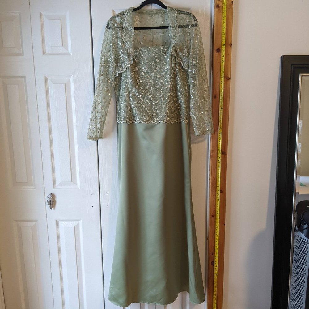 Elegant Bellessa Green Gown with Lace Bolero sz L